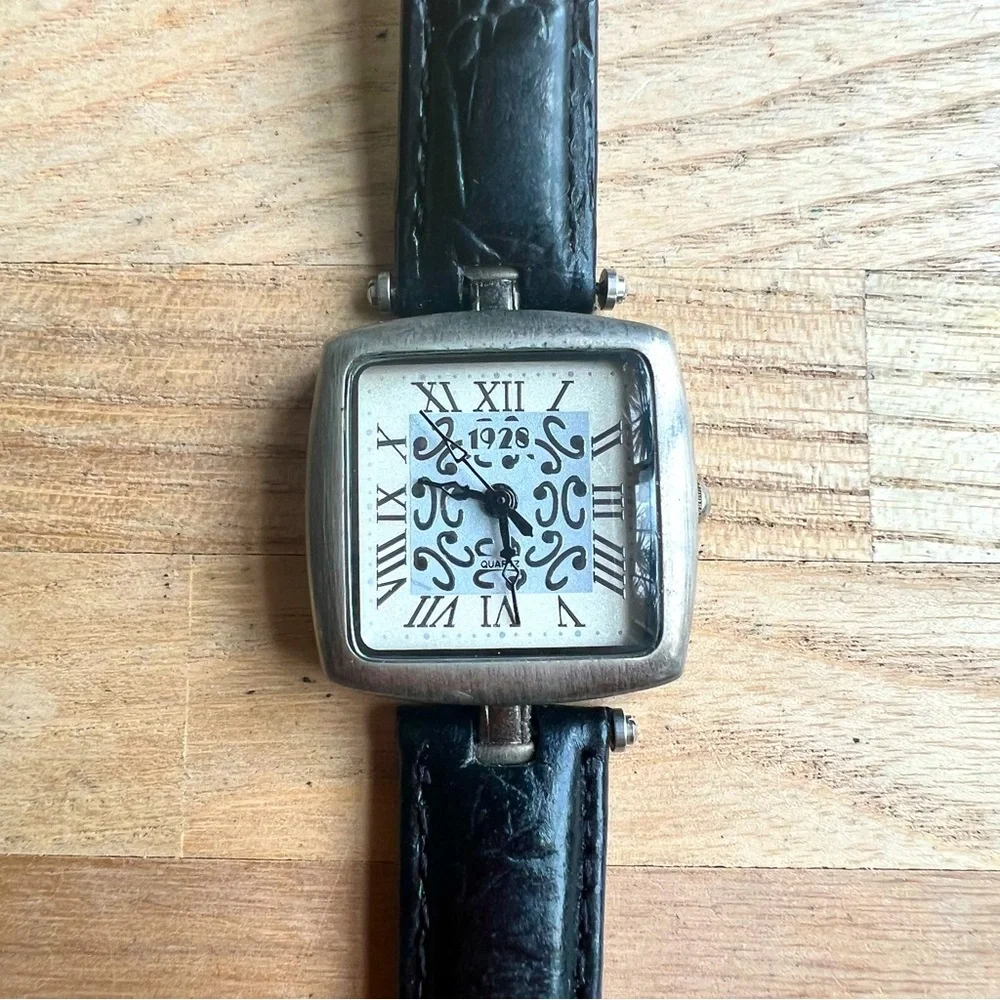 1928 ladies square dial black leather watch NEW BATTERY